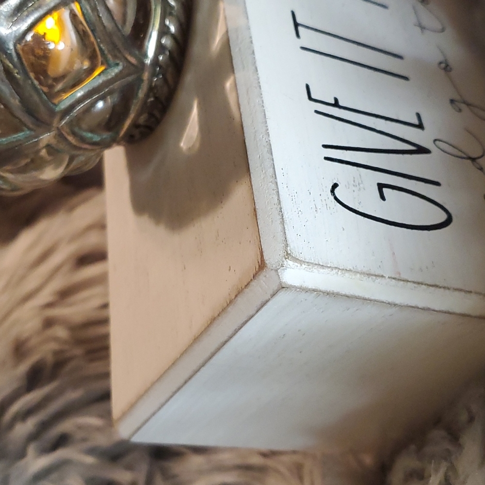 Table decor - Picture 2 of 2